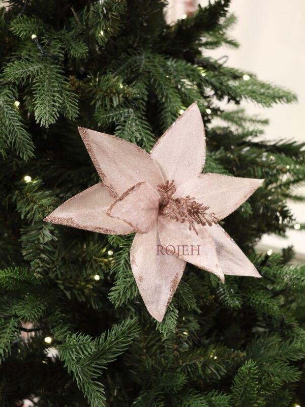 Christmas Tree Decorative Flower Add elegance, texture, and festive charm to your holiday décor with this decorative Christmas tree flower. Designed to enhance Christmas trees and seasonal displays, it brings depth, color, and a sophisticated finishing touch to any decorating style. Perfect for use on Christmas trees, wreaths, garlands, centerpieces, and other holiday arrangements, it blends beautifully with both classic and modern Christmas themes. Features * Adds elegance and dimension to Christmas decorations. * Ideal for Christmas trees, wreaths, garlands, centerpieces, and seasonal displays. * Easy to attach, shape, and reposition. * Available in a variety of colors, sizes, materials, and decorative designs. * Suitable for home, retail, event, and commercial holiday décor. Perfect For * Christmas Tree * Wreath * Garland * Centerpiece * Holiday Décor Available at Rojeh Store, Al Fuheis, Amman, Jordan