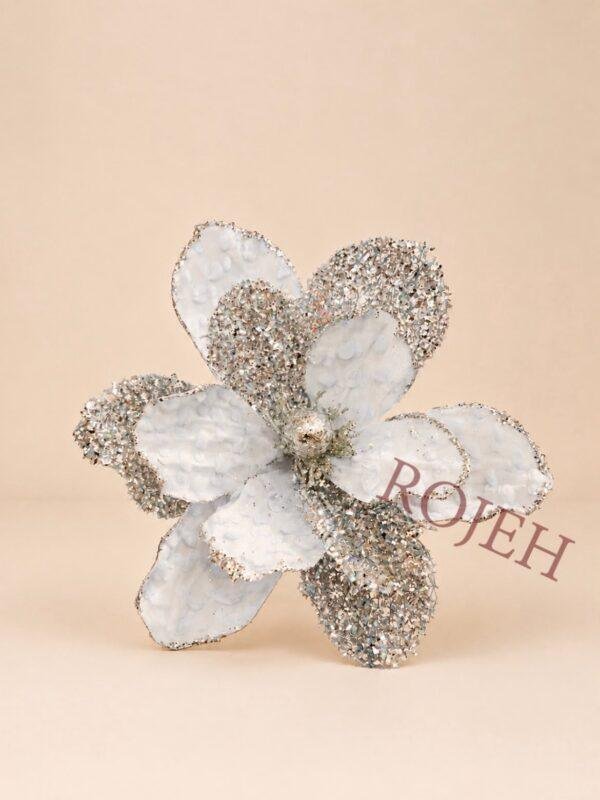 Christmas Tree Decorative Flower Add elegance, texture, and festive charm to your holiday décor with this decorative Christmas tree flower. Designed to enhance Christmas trees and seasonal displays, it brings depth, color, and a sophisticated finishing touch to any decorating style. Perfect for use on Christmas trees, wreaths, garlands, centerpieces, and other holiday arrangements, it blends beautifully with both classic and modern Christmas themes. Features * Adds elegance and dimension to Christmas decorations. * Ideal for Christmas trees, wreaths, garlands, centerpieces, and seasonal displays. * Easy to attach, shape, and reposition. * Available in a variety of colors, sizes, materials, and decorative designs. * Suitable for home, retail, event, and commercial holiday décor. Perfect For * Christmas Tree * Wreath * Garland * Centerpiece * Holiday Décor Available at Rojeh Store, Al Fuheis, Amman, Jordan