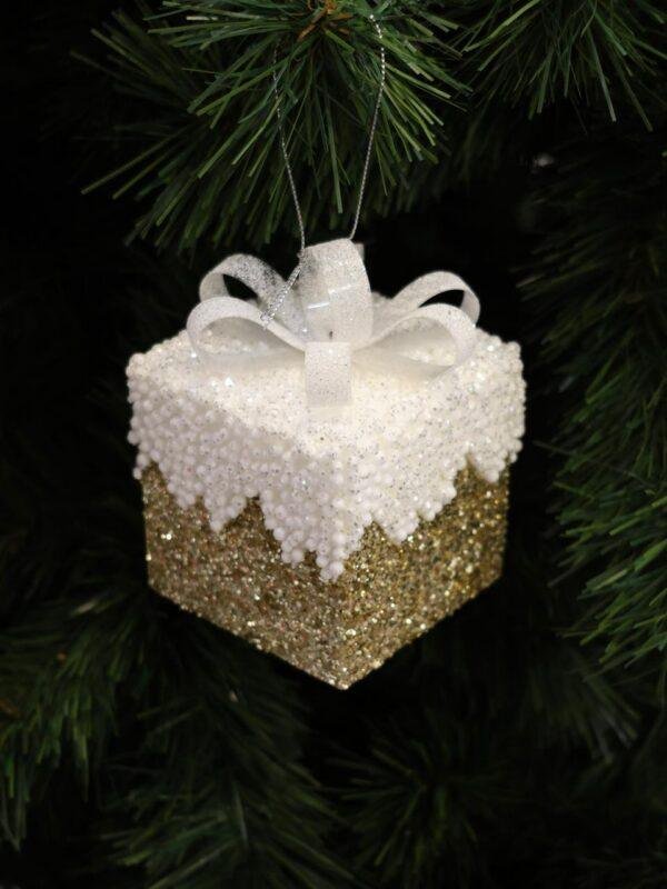 Complete your Christmas decorations with our premium Christmas gift ornaments, designed to bring beauty and elegance to every Christmas tree. Available in a wide range of colors, sizes, and unique designs, our Christmas ornaments are perfect for homes, hotels, restaurants, shopping malls, offices, and festive displays At Rojeh Store, we proudly offer Jordan’s largest collection of Christmas gift ornaments, hanging Christmas decorations, Christmas tree ornaments, decorative hangers, and Christmas tree decorations. Visit our showroom in Fuheis, Amman, Jordan, or shop online to discover high-quality Christmas décor for every style Whether you’re looking for Christmas tree ornaments, decorative Christmas gift hangers, shatterproof Christmas ornaments, luxury Christmas ornaments, hanging gift decorations, or premium Christmas decorations, you’ll find the perfect pieces at Rojeh Store