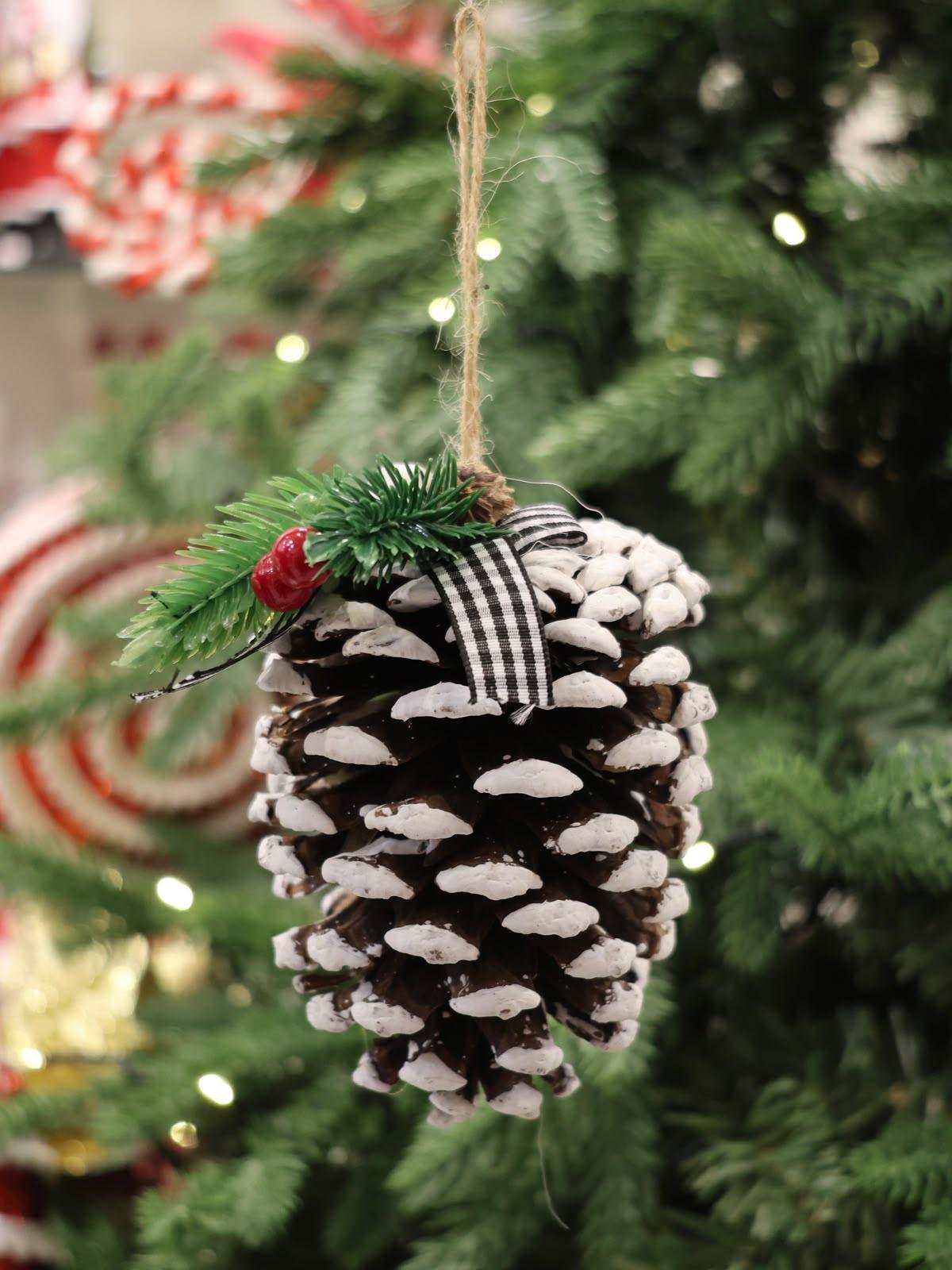 WhatsApp Image 2026-08-14 at 11.52.00 PM (1) Complete your Christmas decorations with our premium Christmas hanging ornaments, designed to bring beauty and elegance to every Christmas tree. Available in a wide range of colors, shapes, and unique designs, our Christmas hanging ornaments are perfect for homes, hotels, restaurants, shopping malls, offices, and festive displays. At Rojeh Store, we proudly offer Jordan’s largest collection of Christmas hanging ornaments, Christmas tree pendants, snowflake ornaments, Christmas tree ornaments, and Christmas tree decorations. Visit our showroom in Fuheis, Amman, Jordan, or shop online to discover high-quality Christmas décor for every style. Whether you’re looking for Christmas tree ornaments, decorative Christmas hanging ornaments, shatterproof Christmas ornaments, luxury Christmas pendants, Christmas hangings, or premium Christmas decorations, you’ll find the perfect pieces at Rojeh Store.